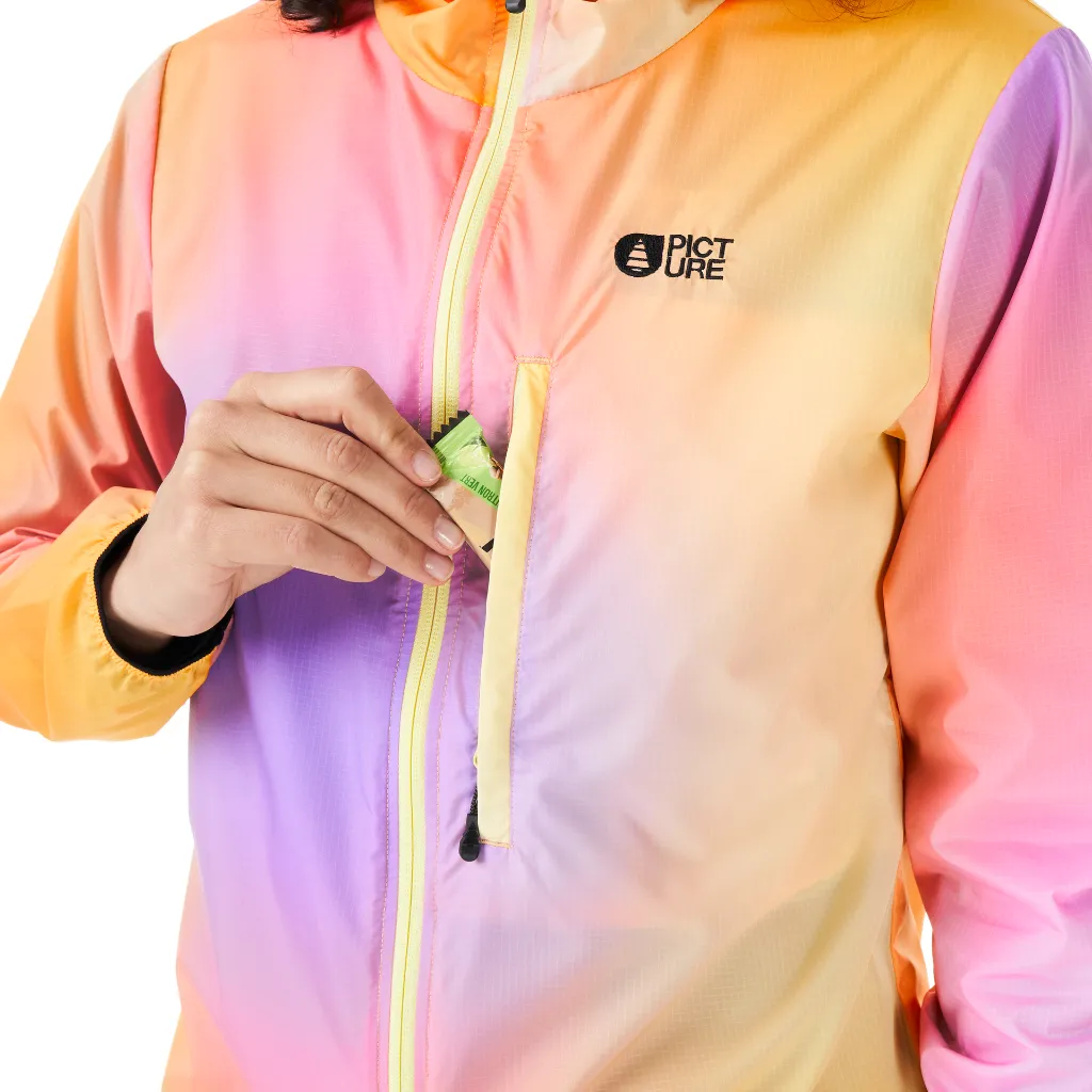 WVT0423_SCALE-W-PRINTED-JKT_GRADIENT-PRINT_A_P_07 1.webp