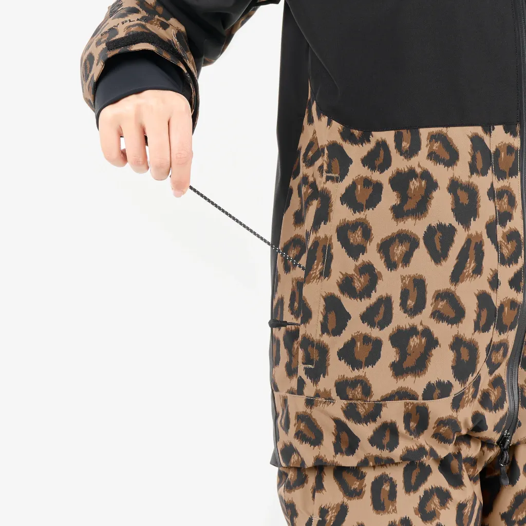 WVT0440_ZOYA-JKT_WILD-SPOT-PRINT_A_P_08_950b2e17-f586-42d4-97e2-15c15679a62b - Copie.webp