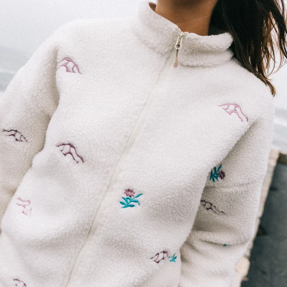WSW0397_NYSS-EMBRO-ZIP-FLEECE_TOFU_A_A_05.webp