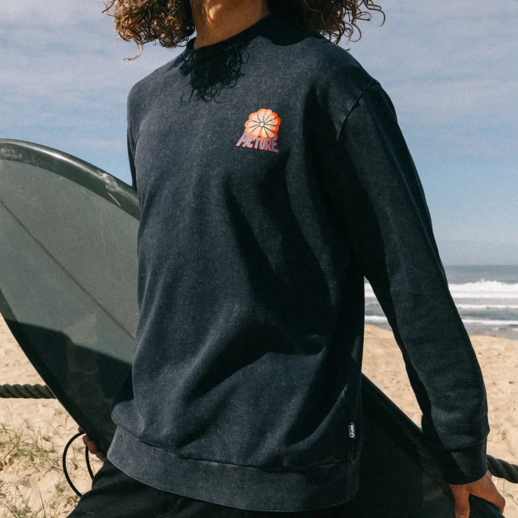 MSW0522_KARO-CREW_BLACK-WASHED_A_A_03_SMT0185_KIMAG-PRINTED-1-4-FLEECE_EMERAL-PRINT_B_A_04_carre.webp